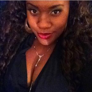 Meet your Posher, Roya